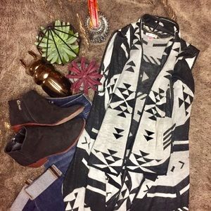 Black and White Sleeveless Tribal Cardigan